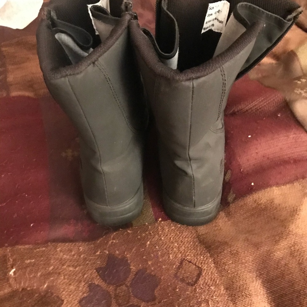 Women’s boots 7.5M - Picture 3 of 4